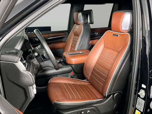 Certified 2023 GMC Yukon Denali Ultimate AWD/4WD image 8