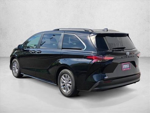 Used 2022 Toyota Sienna XLE w/ XLE Plus Package AWD/4WD image 6