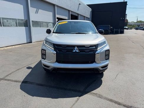 Used 2025 Mitsubishi Outlander Sport LE AWD/4WD image 27