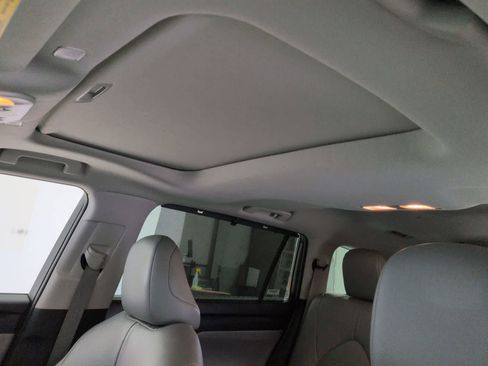 Used 2023 Toyota Highlander XLE image 18