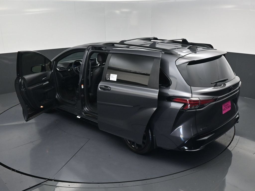 Used 2025 Toyota Sienna XSE w/ XSE Plus Package FWD image 21