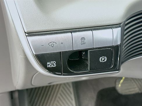 Used 2024 Hyundai Ioniq 5 SE RWD image 17