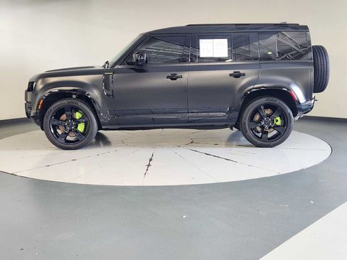 Used 2023 Land Rover Defender 110 SE AWD/4WD image 5