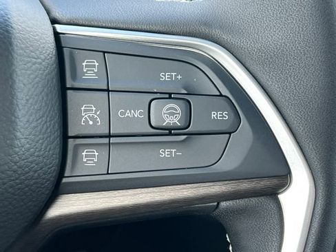 New 2026 Jeep Grand Cherokee Altitude AWD/4WD image 19