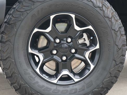 Used 2021 Jeep Wrangler Unlimited Rubicon 4xe w/ Cold Weather Group AWD/4WD image 2