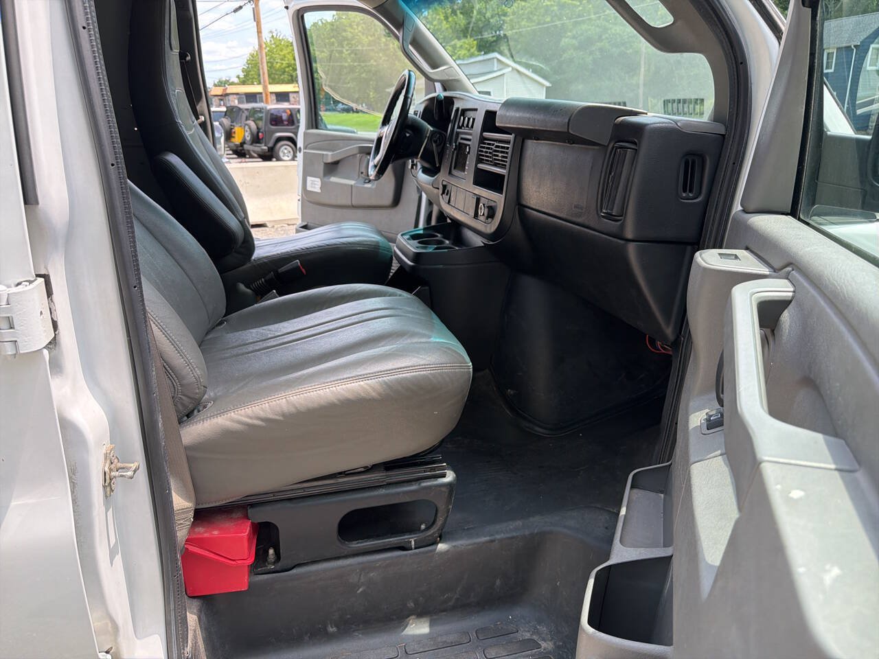 Used 2017 GMC Savana 2500 RWD image 22