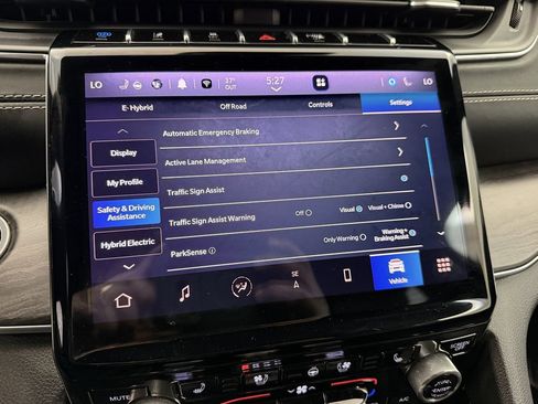 Used 2022 Jeep Grand Cherokee Overland w/ Luxury Tech Group IV image 21