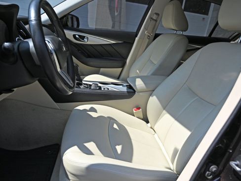 Used 2019 INFINITI Q50 Luxe w/ Essential Package (3.0T Luxe) AWD/4WD image 17