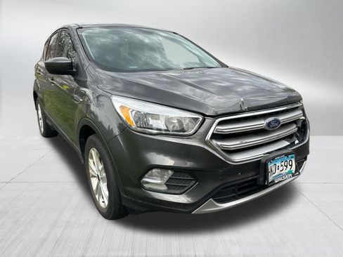 Used 2017 Ford Escape SE image 9