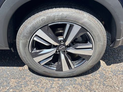 Used 2026 Nissan Rogue SL FWD image 28