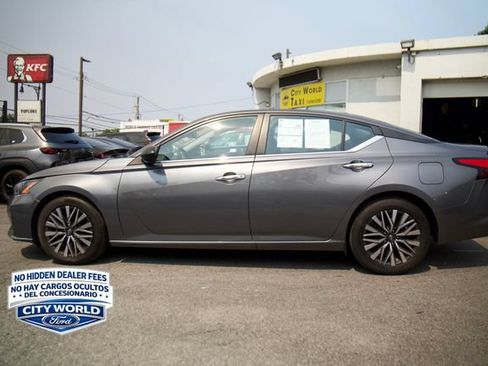 Used 2025 Nissan Altima 2.5 SV FWD image 5
