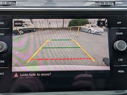 Used 2018 Volkswagen Tiguan SE w/ Panoramic Sunroof Package image 13