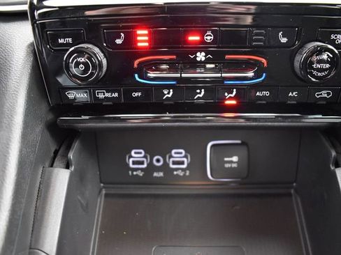 New 2025 Jeep Grand Cherokee Altitude w/ MOPAR Finishing Package AWD/4WD image 33