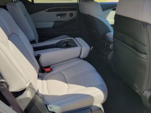 Used 2025 Honda Pilot EX-L image 6