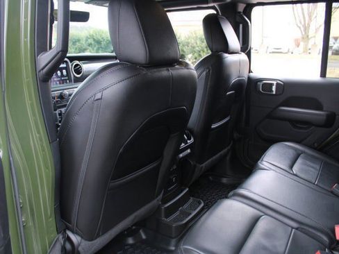 Used 2020 Jeep Wrangler Unlimited Sahara image 23