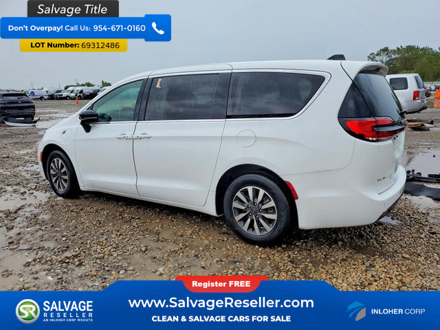 Used 2024 Chrysler Pacifica Limited FWD image 3