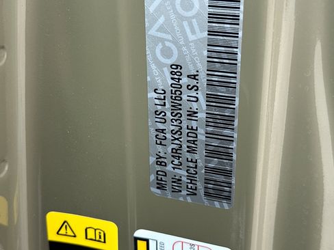 New 2025 Jeep Wrangler Unlimited Rubicon 392 image 27