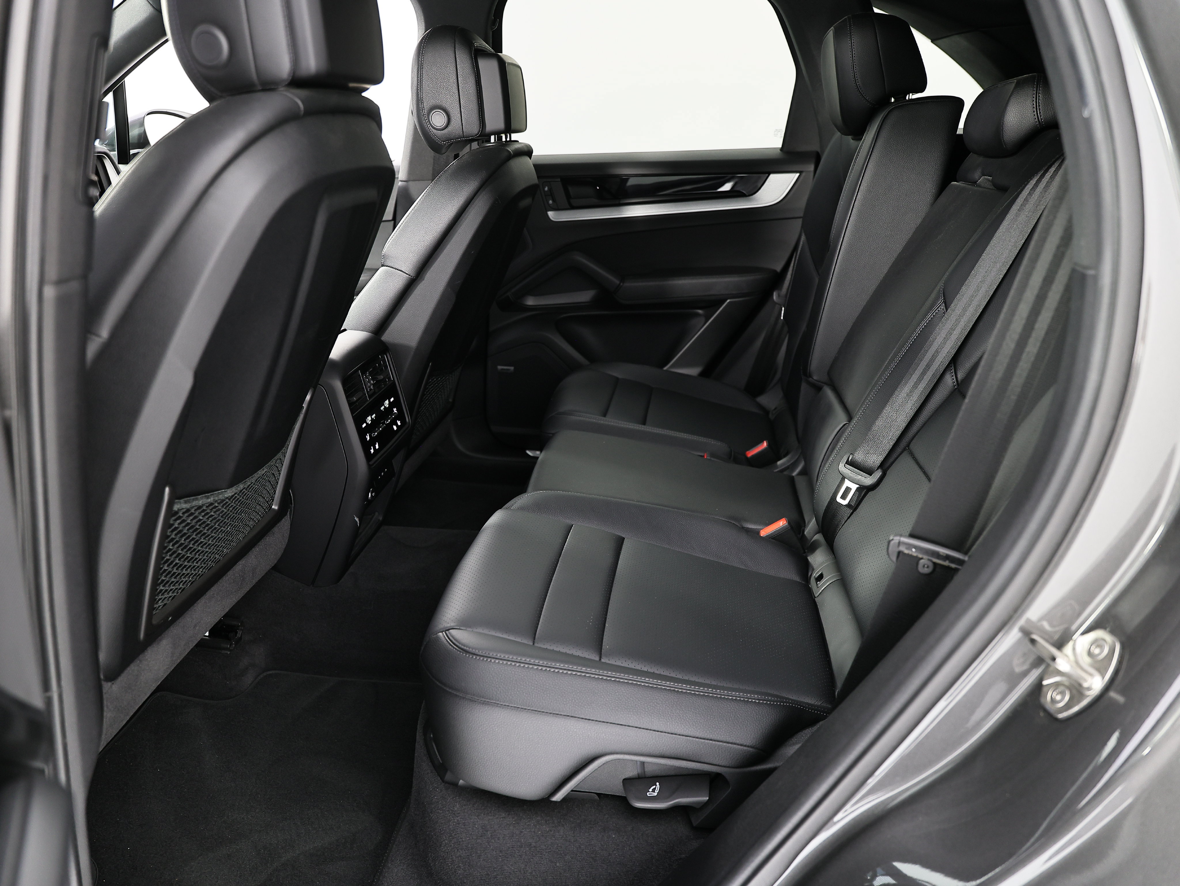 Used 2024 Porsche Cayenne AWD/4WD image 27