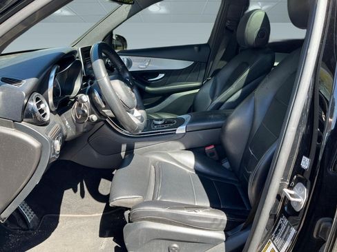 Used 2019 Mercedes-Benz GLC 300 image 3