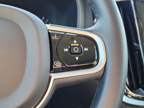 Certified 2025 Volvo V60 B5 Cross Country Plus image 18