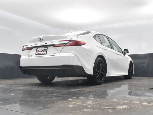 Used 2025 Toyota Camry SE image 47