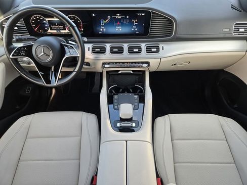 Used 2025 Mercedes-Benz GLS 450 4MATIC image 28