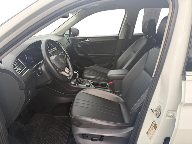 Used 2024 Volkswagen Tiguan SE AWD/4WD image 10