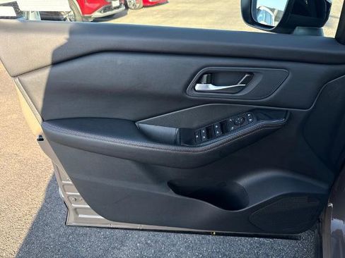 Certified 2025 Nissan Rogue SV AWD/4WD image 19