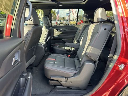 Used 2025 Chevrolet Traverse RS image 28