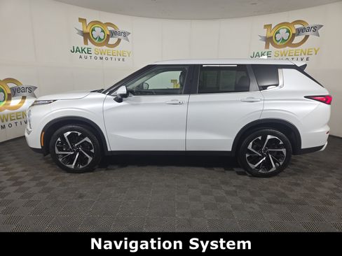 Used 2024 Mitsubishi Outlander AWD image 4
