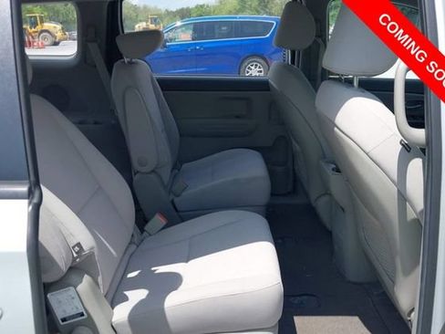 Used 2018 Kia Sedona L FWD image 7