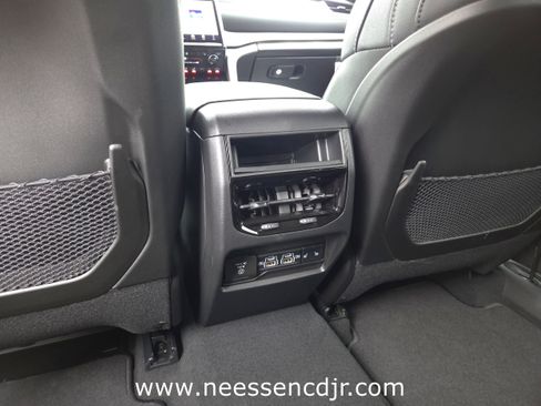 New 2025 Jeep Grand Cherokee Limited image 19