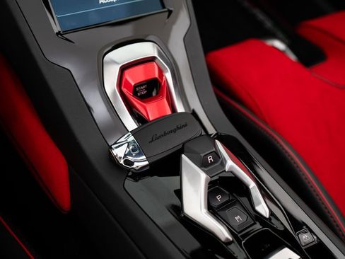 Used 2021 Lamborghini Huracan EVO RWD image 17