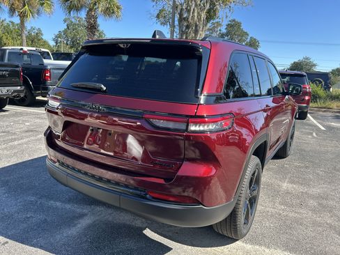 New 2025 Jeep Grand Cherokee Limited image 9