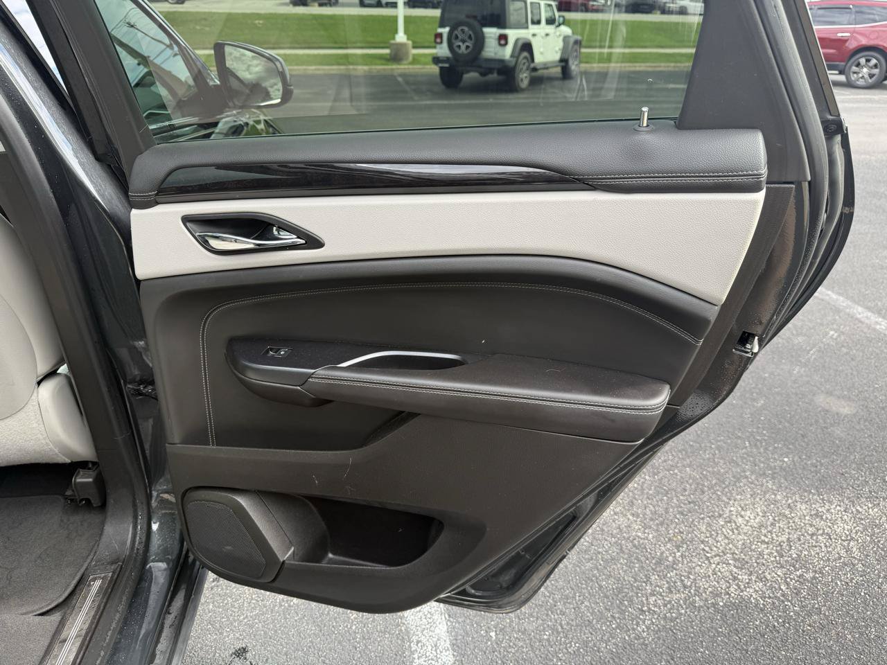 Used 2014 Cadillac SRX Performance w/ Driver Awareness Package FWD image 25
