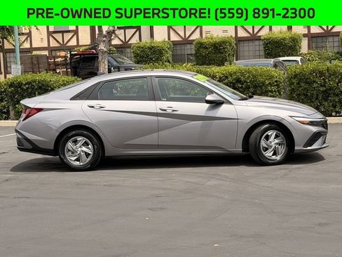 Used 2025 Hyundai Elantra SE FWD image 4