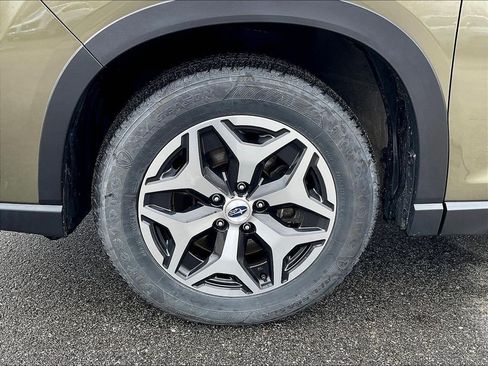 Used 2023 Subaru Forester Premium image 7