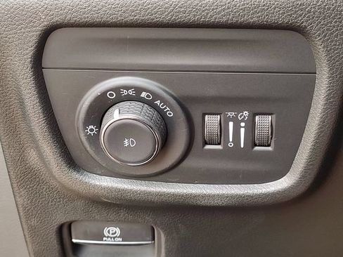 Used 2025 Jeep Grand Cherokee Limited RWD image 22