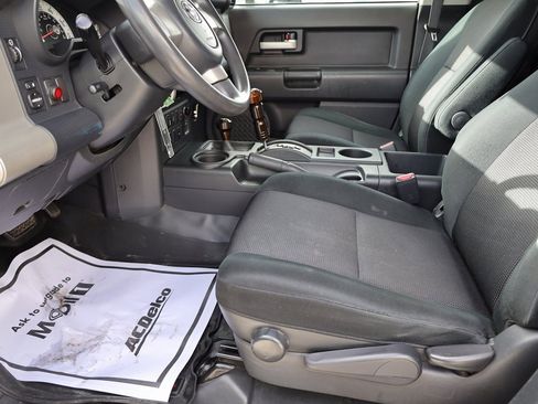 Used 2007 Toyota FJ Cruiser Base image 11