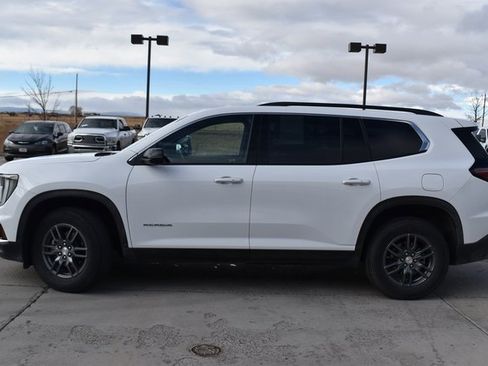 Used 2025 GMC Acadia Elevation image 8