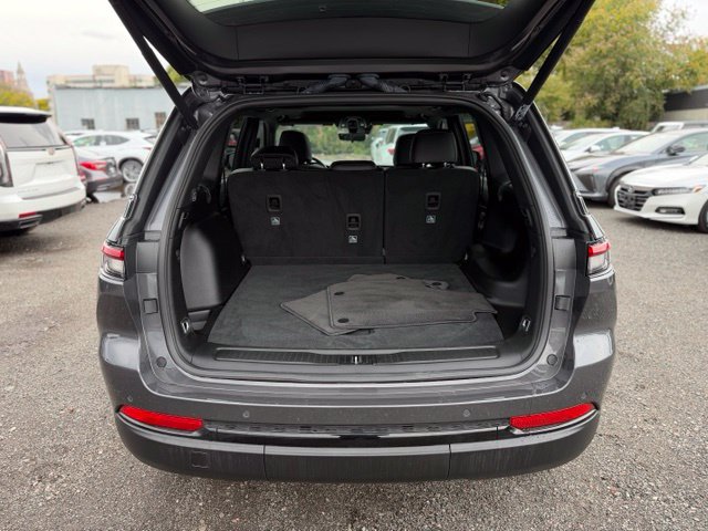 Used 2025 Jeep Grand Cherokee 4WD image 11