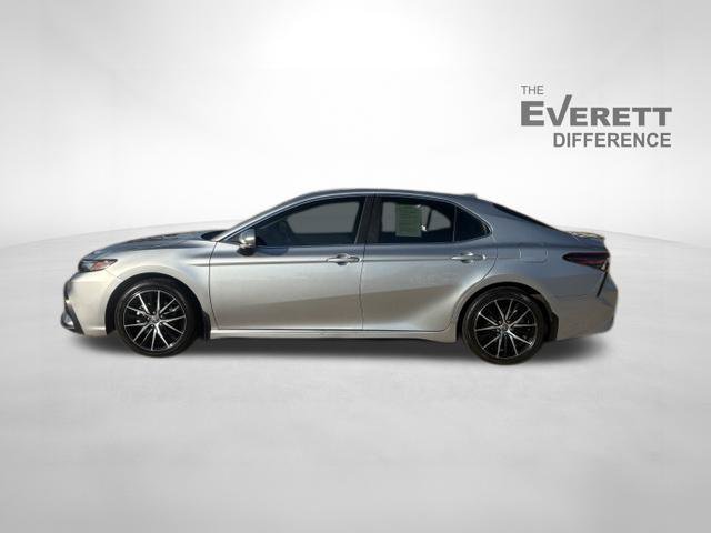 Used 2023 Toyota Camry SE w/ Convenience Package FWD image 4