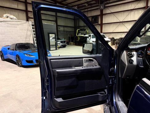 Used 2015 Ford Expedition XLT w/ Equipment Group 201A RWD image 11