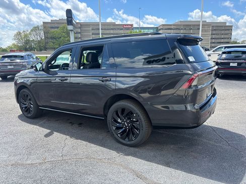New 2026 Lincoln Navigator Reserve w/ Jet Appearance Package AWD/4WD image 5