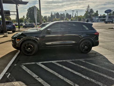 Used 2017 Porsche Cayenne AWD/4WD image 3