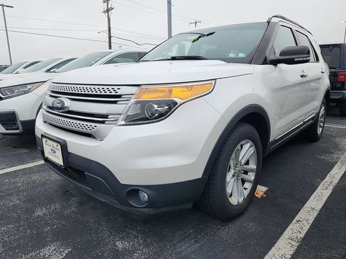 Used 2014 Ford Explorer XLT AWD/4WD image 3