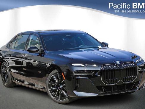 Used 2025 BMW 750e xDrive w/ Premium Package image 1