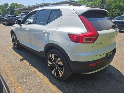 Certified 2025 Volvo XC40 B5 Plus AWD/4WD image 4