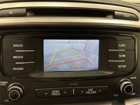 Used 2018 Kia Sorento L image 32