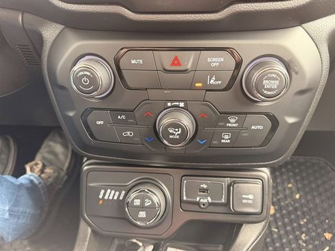 Used 2021 Jeep Renegade Trailhawk image 14